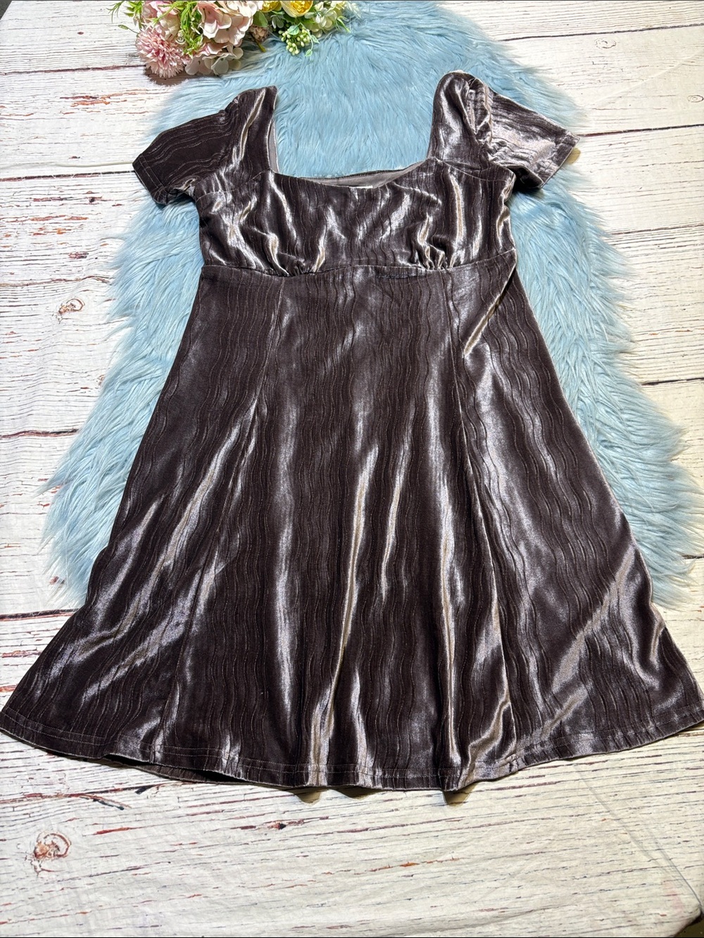 NWT Loverichie Shimmer Velvet Square-Neck Short Sleeve Mini Dress sz M